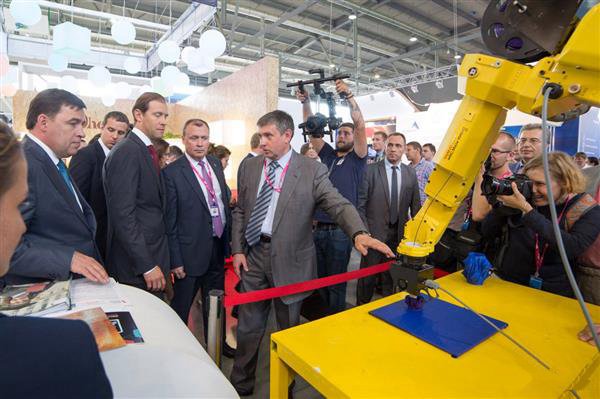 增材制造技術共同進步 中國制造與國外合作3D打印機器人